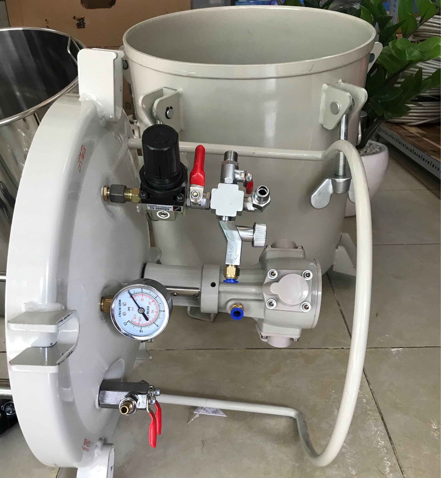 [HCM]THÙNG PHUN TRỘN SƠN TỰ ĐỘNG 40 lít