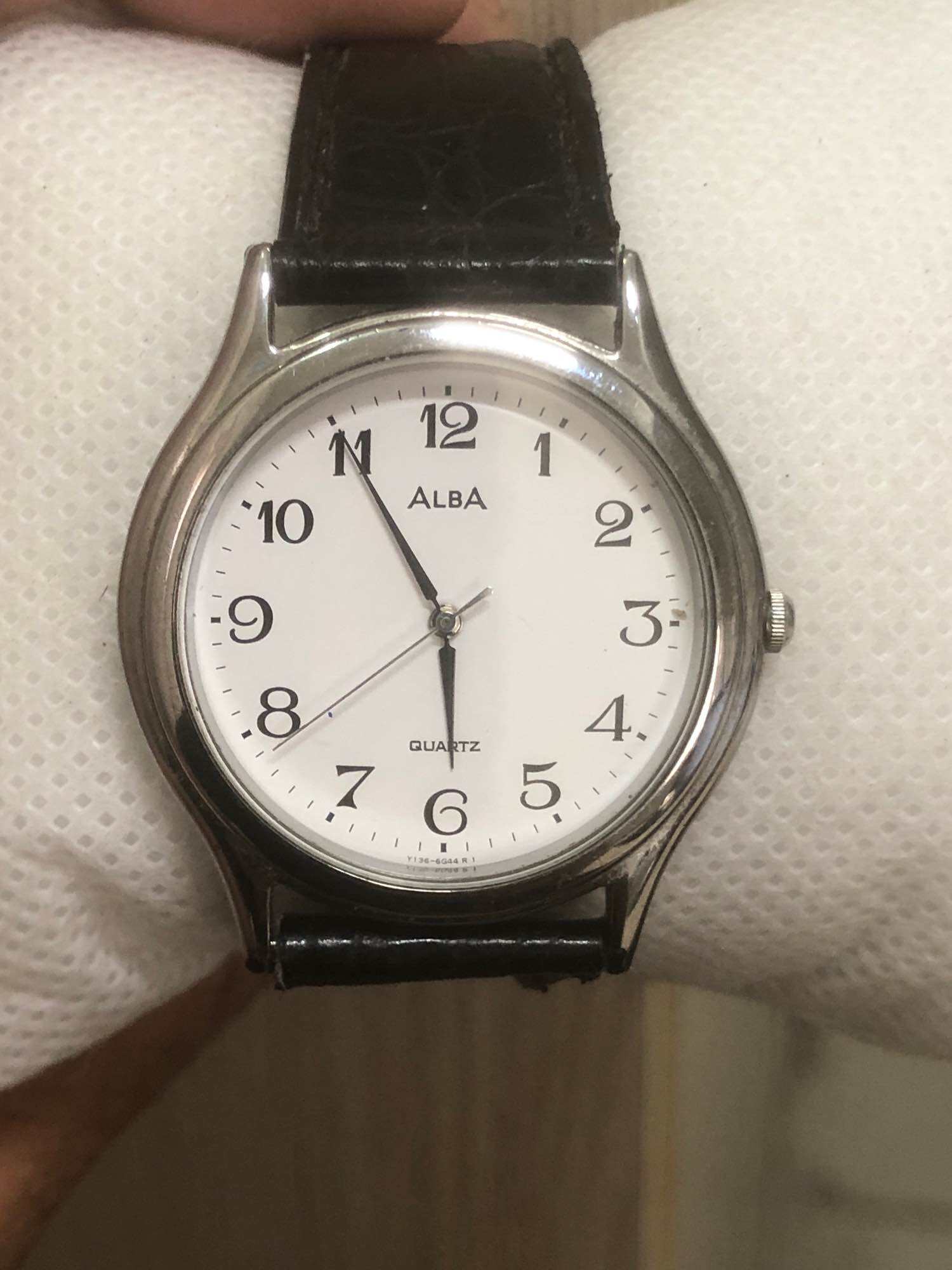 Đồng hồ nam hiệu Alba nhỏ nhắn, size mặt 34mm, mỏng nhẹ, si Nhật