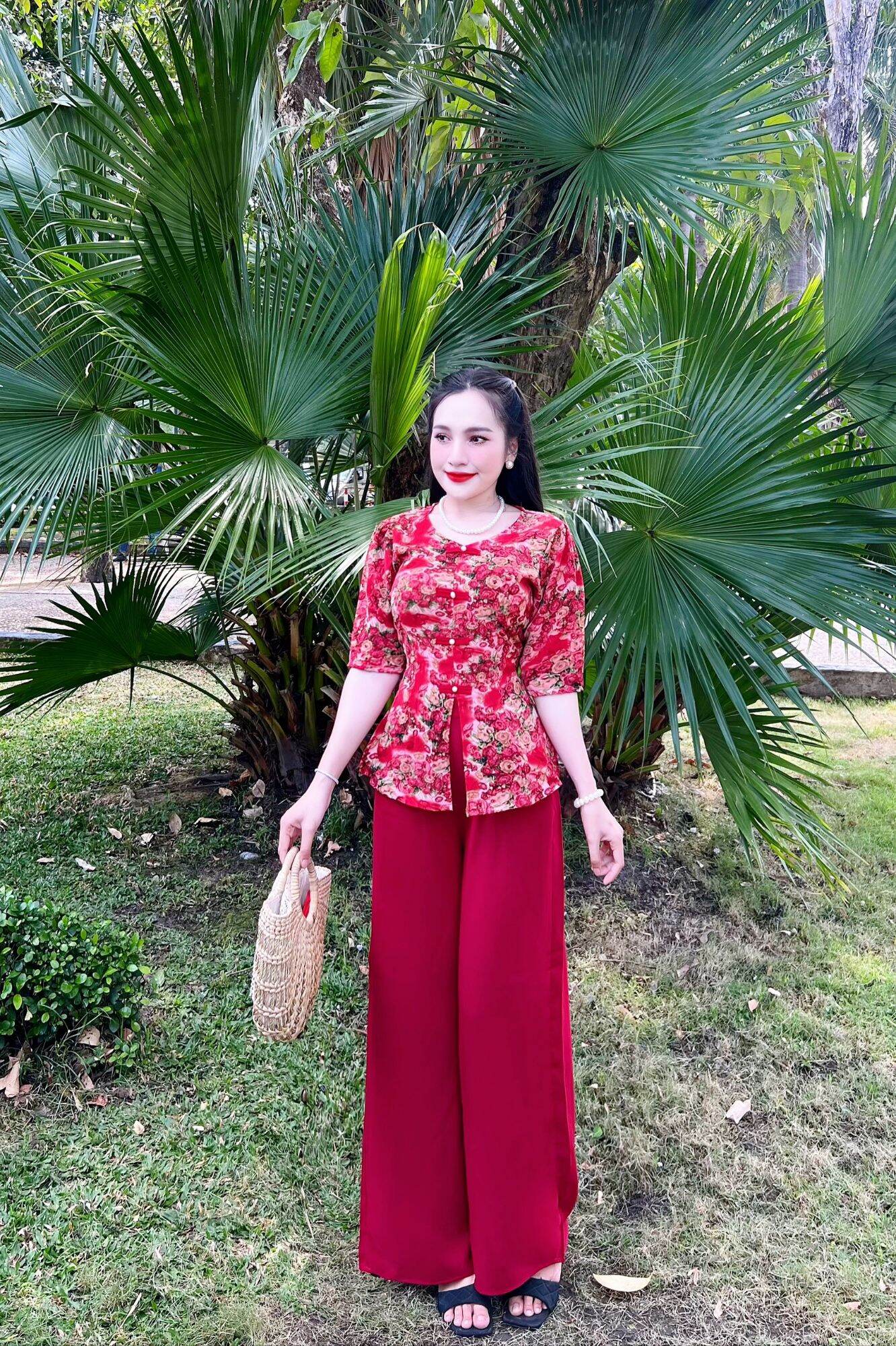Bộ bà ba cổ tim tay lỡ nút vải