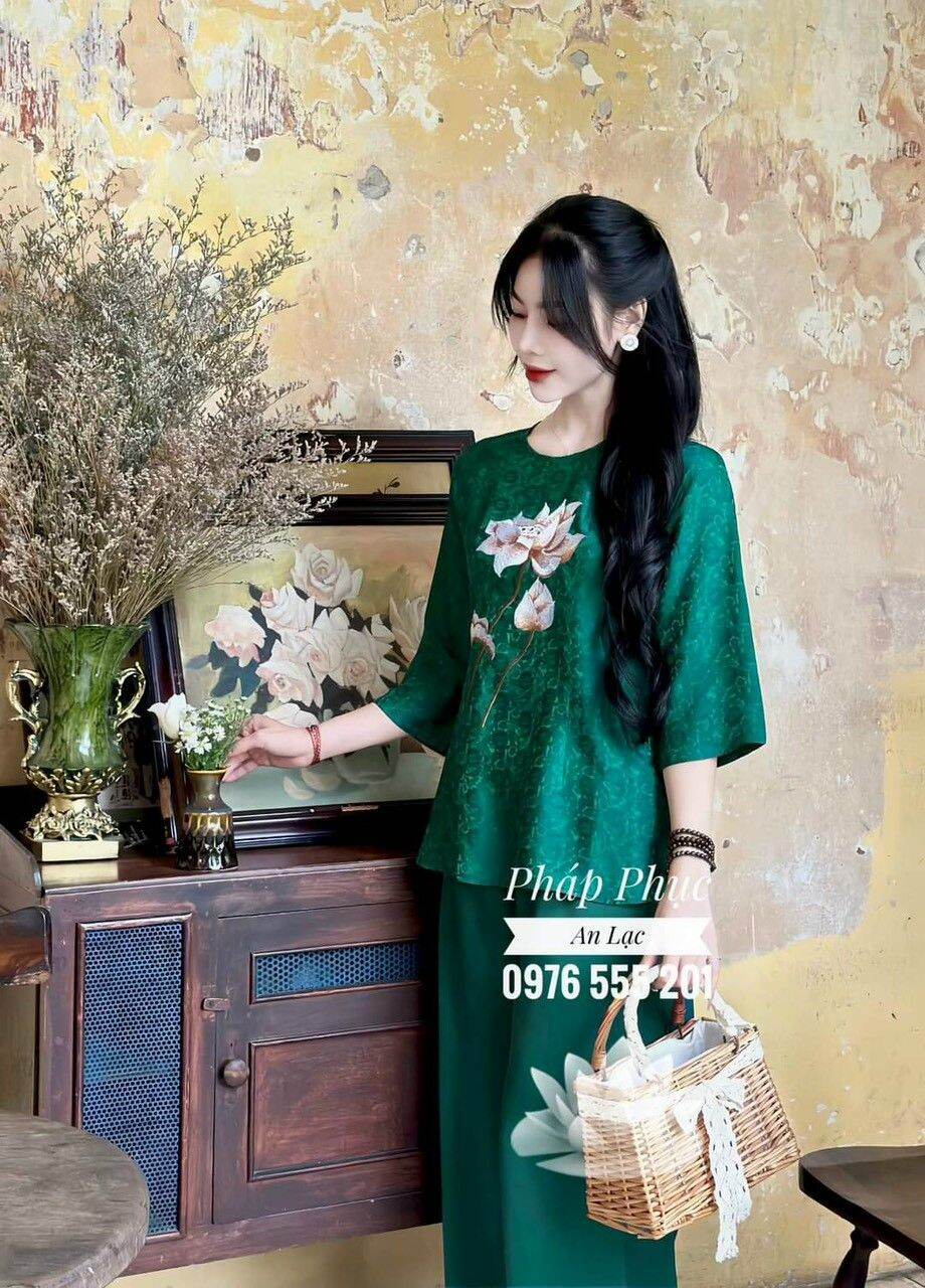 [ĐẸP MÀ RẺ] Mẫu thiết kế độc quyền giá sỉ - Tặng kèm quà xinh - Set áo Gấm thêu hoa kèm quần tuyết nhung cực xinh cho bạn gái (Set bộ đồ lam thiết kế thời trang TM STORE)