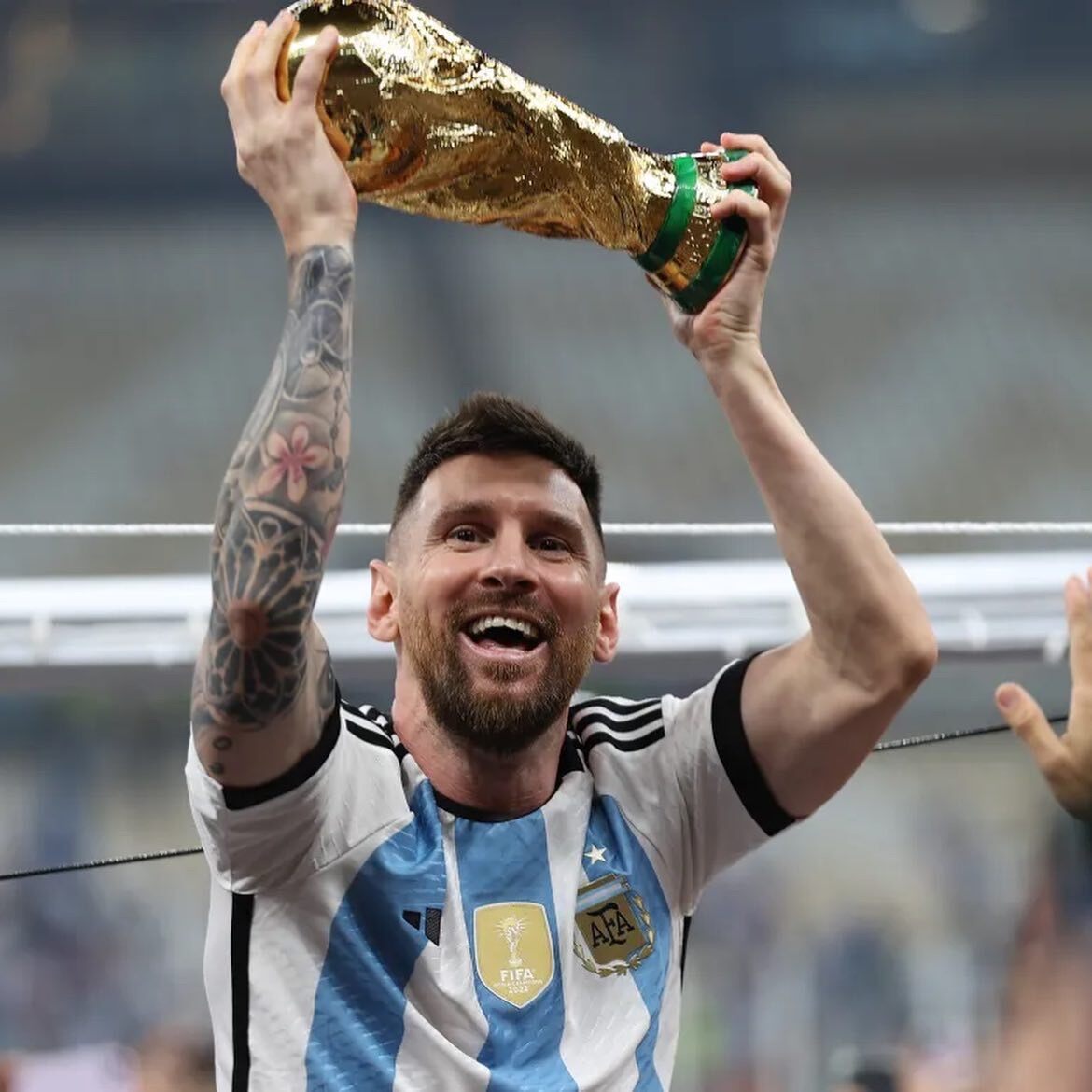 Bộ quần áo đá banh Argentina Trẻ Em 3 sao World Cup 2022- có in tên số hình Messi