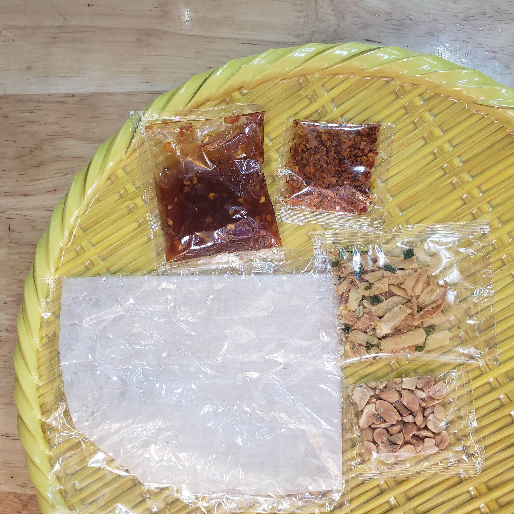 Bánh phơi sương chấm sốt me đậu