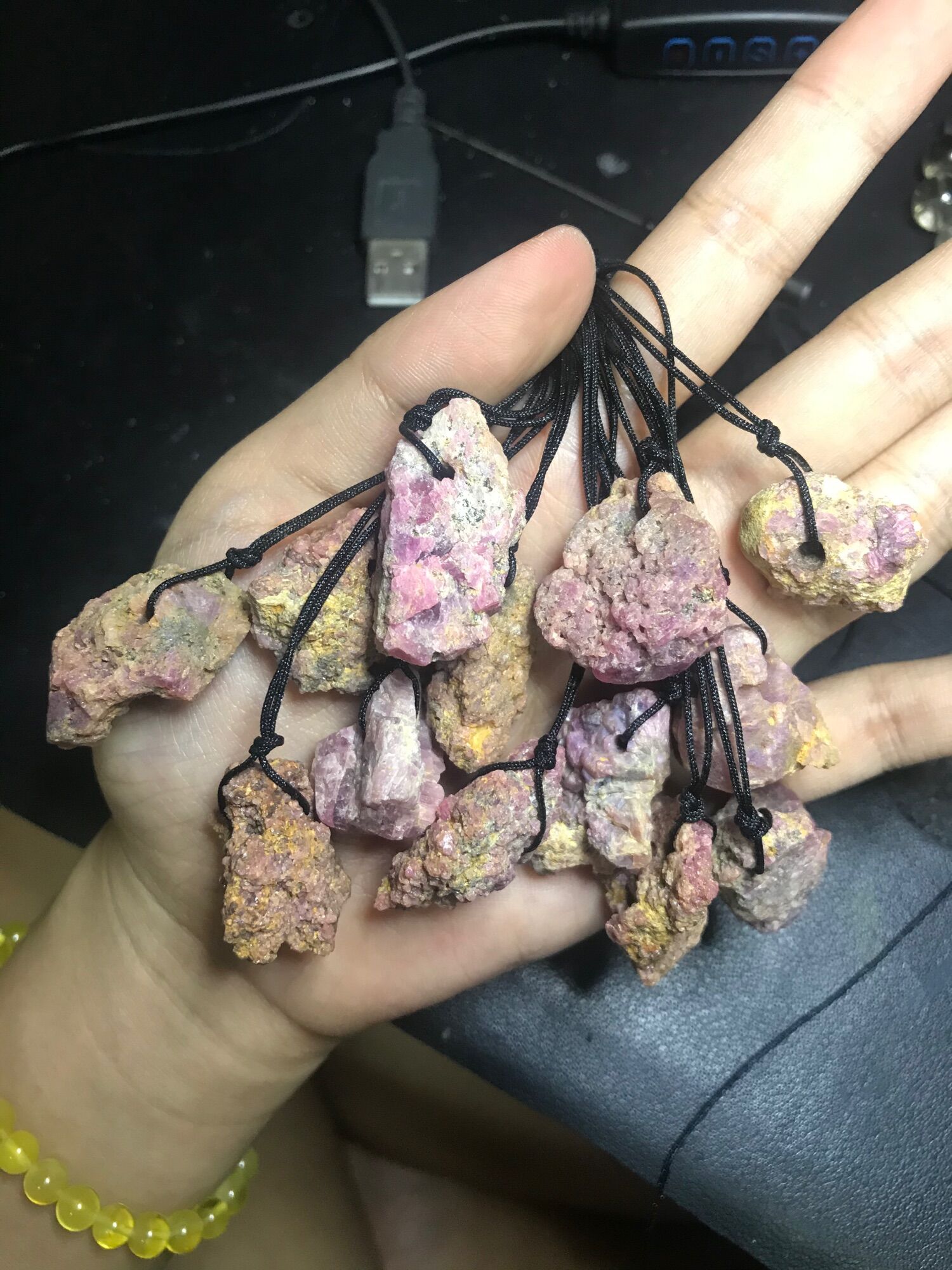 Dây đeo đá thanh tẩy Ruby thô