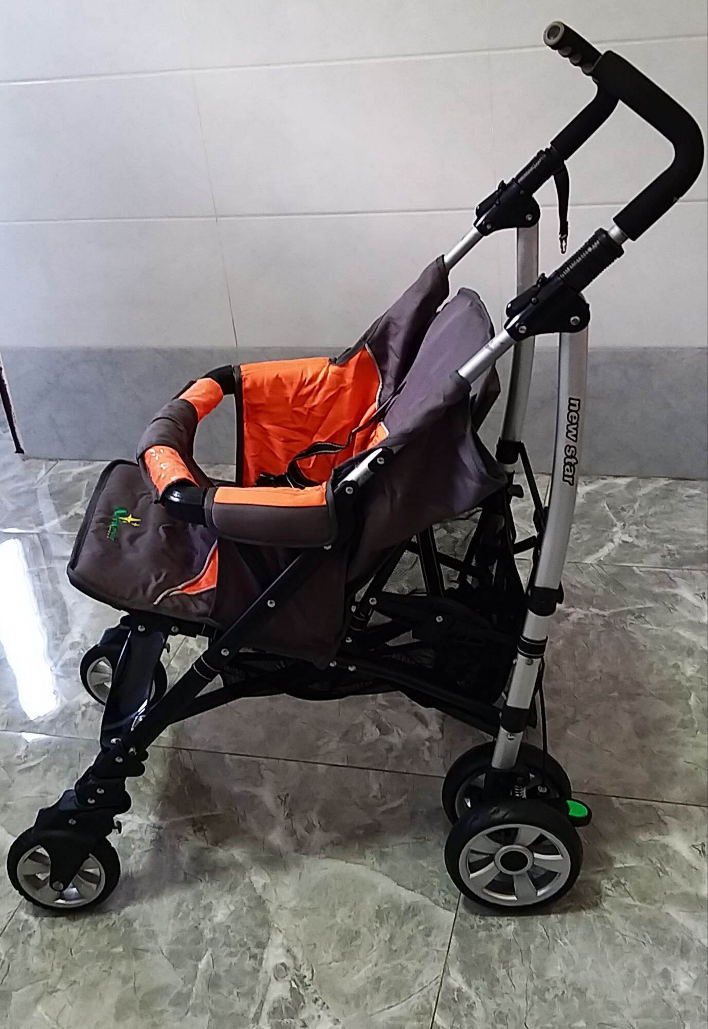 Xe đẩy trẻ em U1388F
