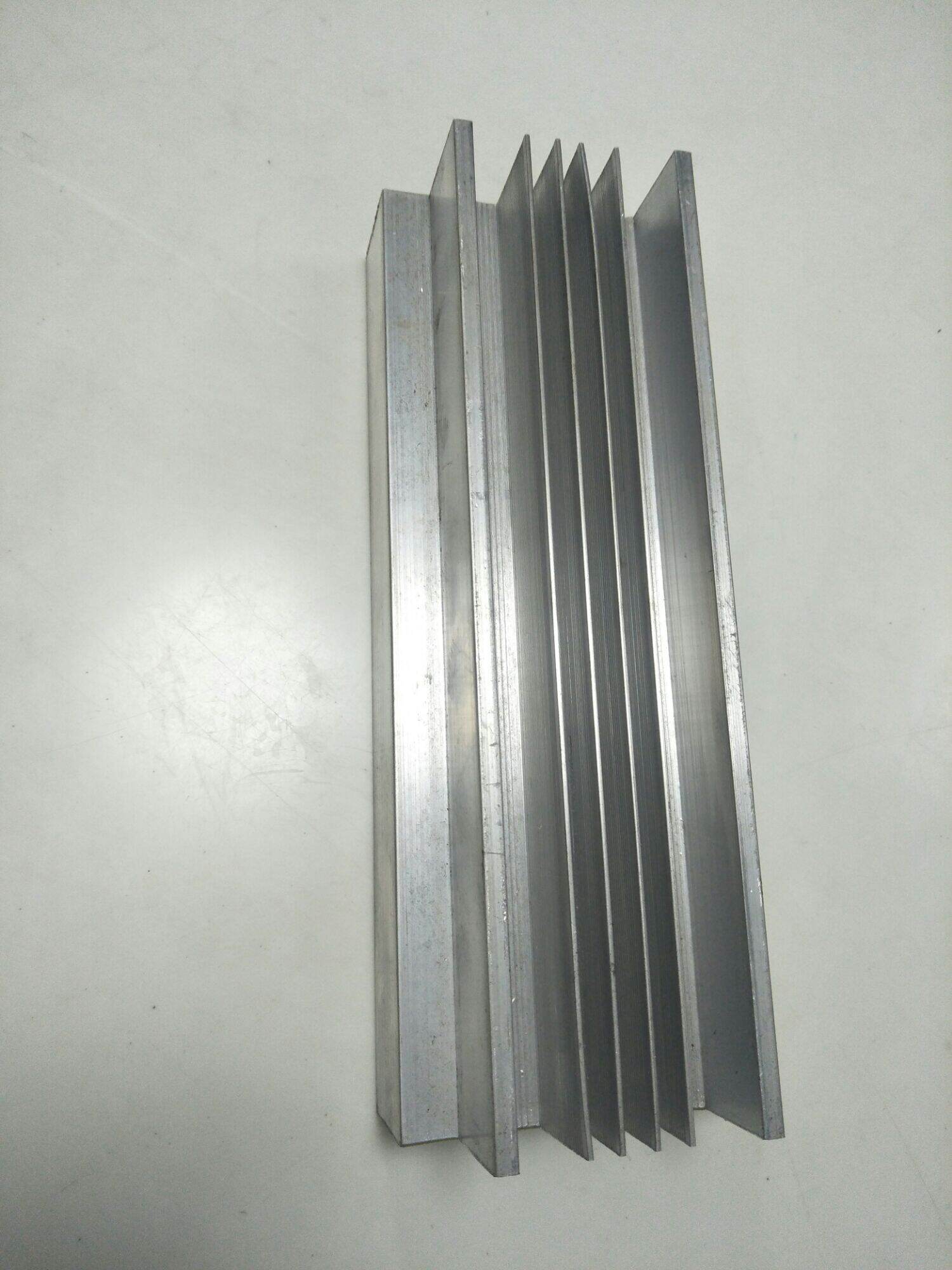 Nhôm 2u dài 22cm