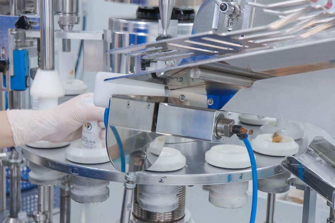 KEM CHỐNG NẮNG ULTRA SUN BLOCK
