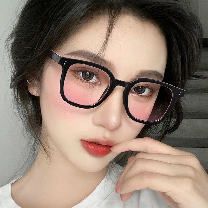 Kính v 2 chấm má hồng