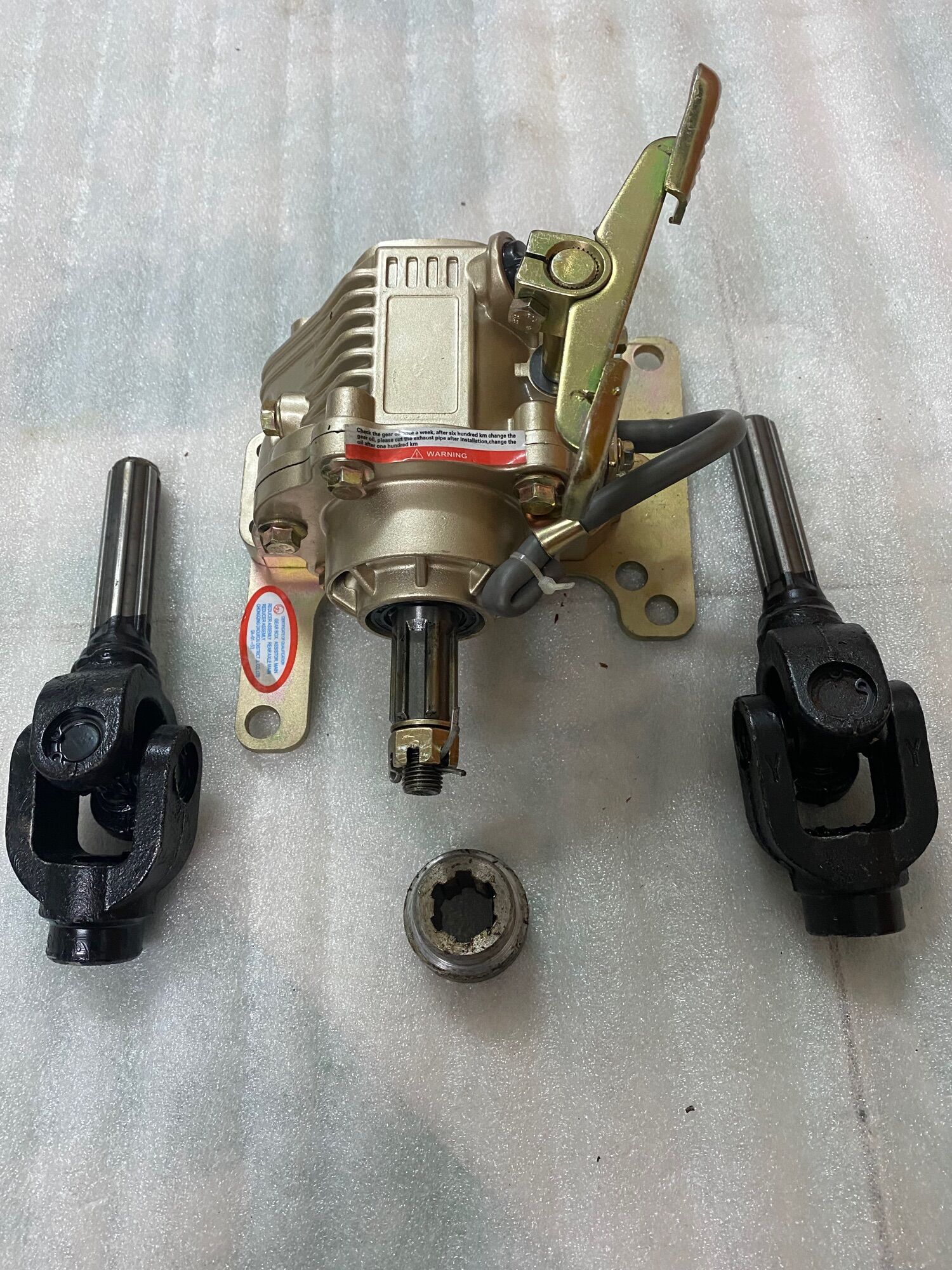 Số De,số tiến lùi,cốt 17li và 2 khớp chuột,1 then trượt,dùng cho máy 100cc,110cc,125cc.cốt vào máy 6 răng 17mm,trục ra 19mm