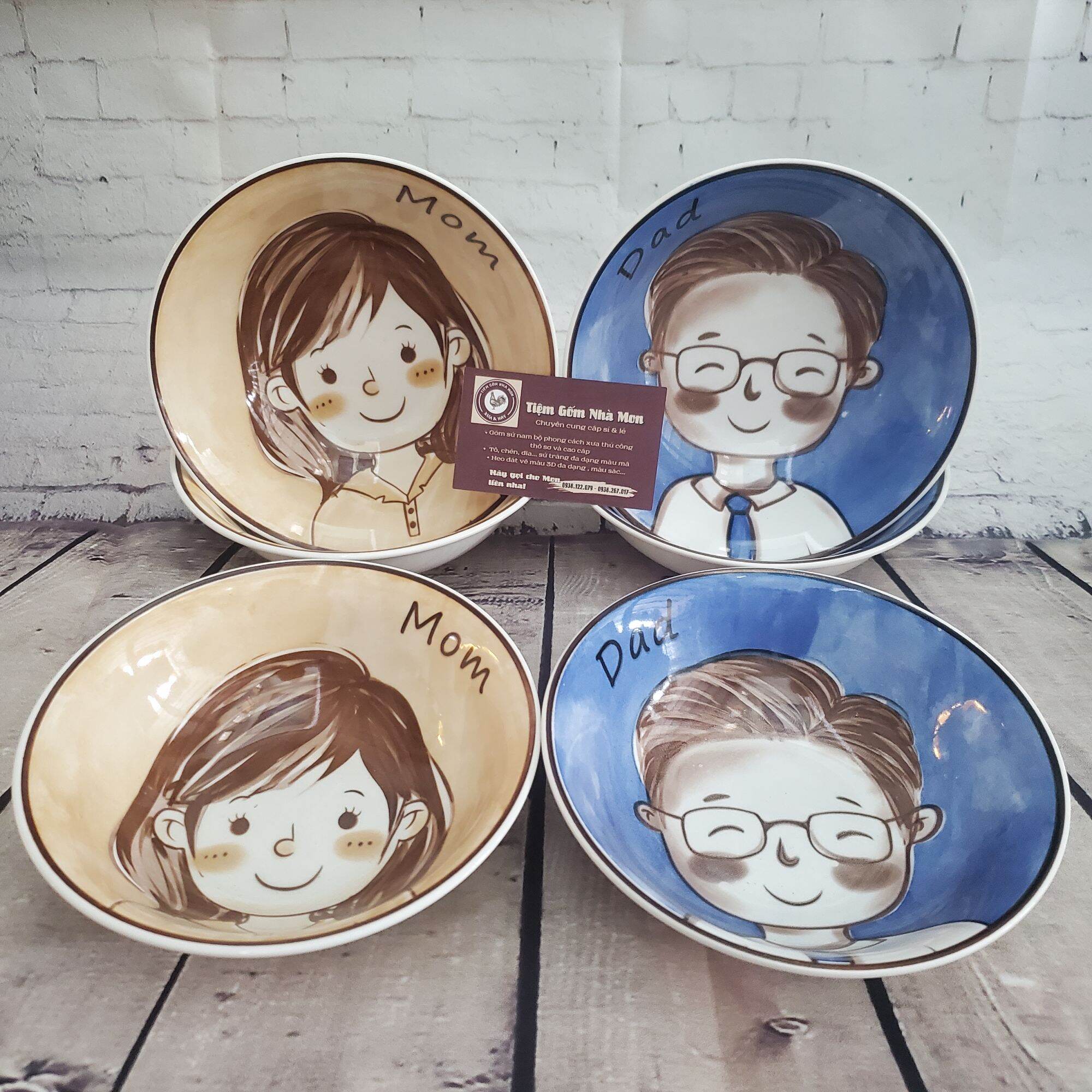 Combo 2c tô dad và mom siêu cute tặng 2c muỗng sứ trắng cao cấp