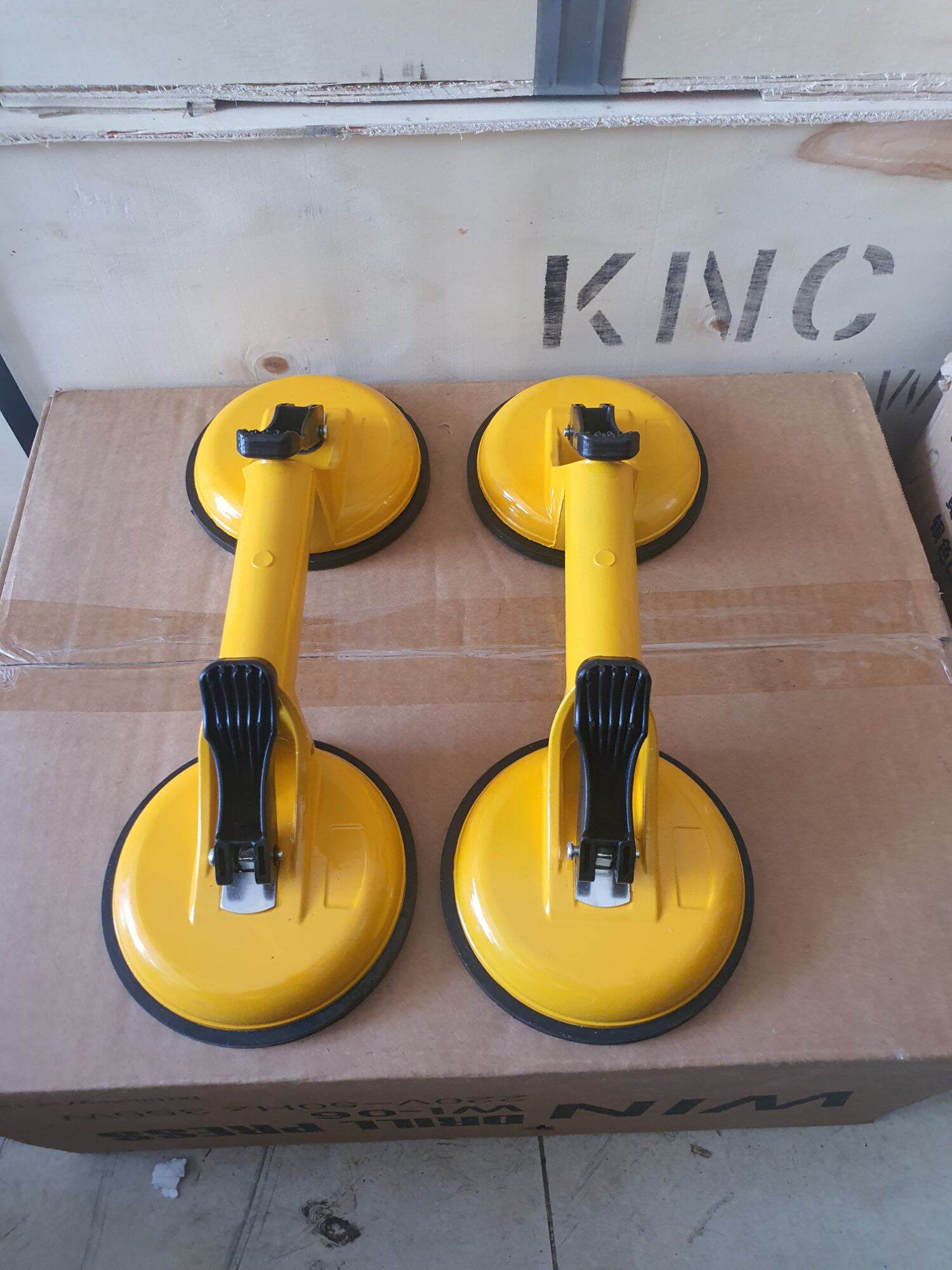 Tay hít kính 2 chấu