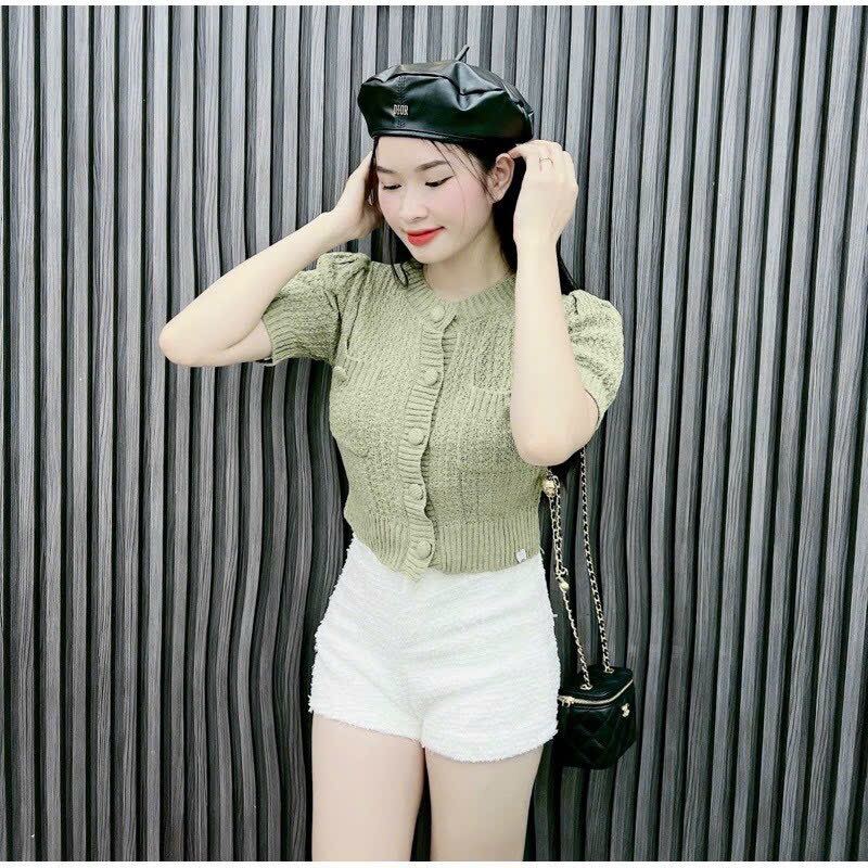Áo len mongtoghi tay bồng cúc bọc dáng croptop