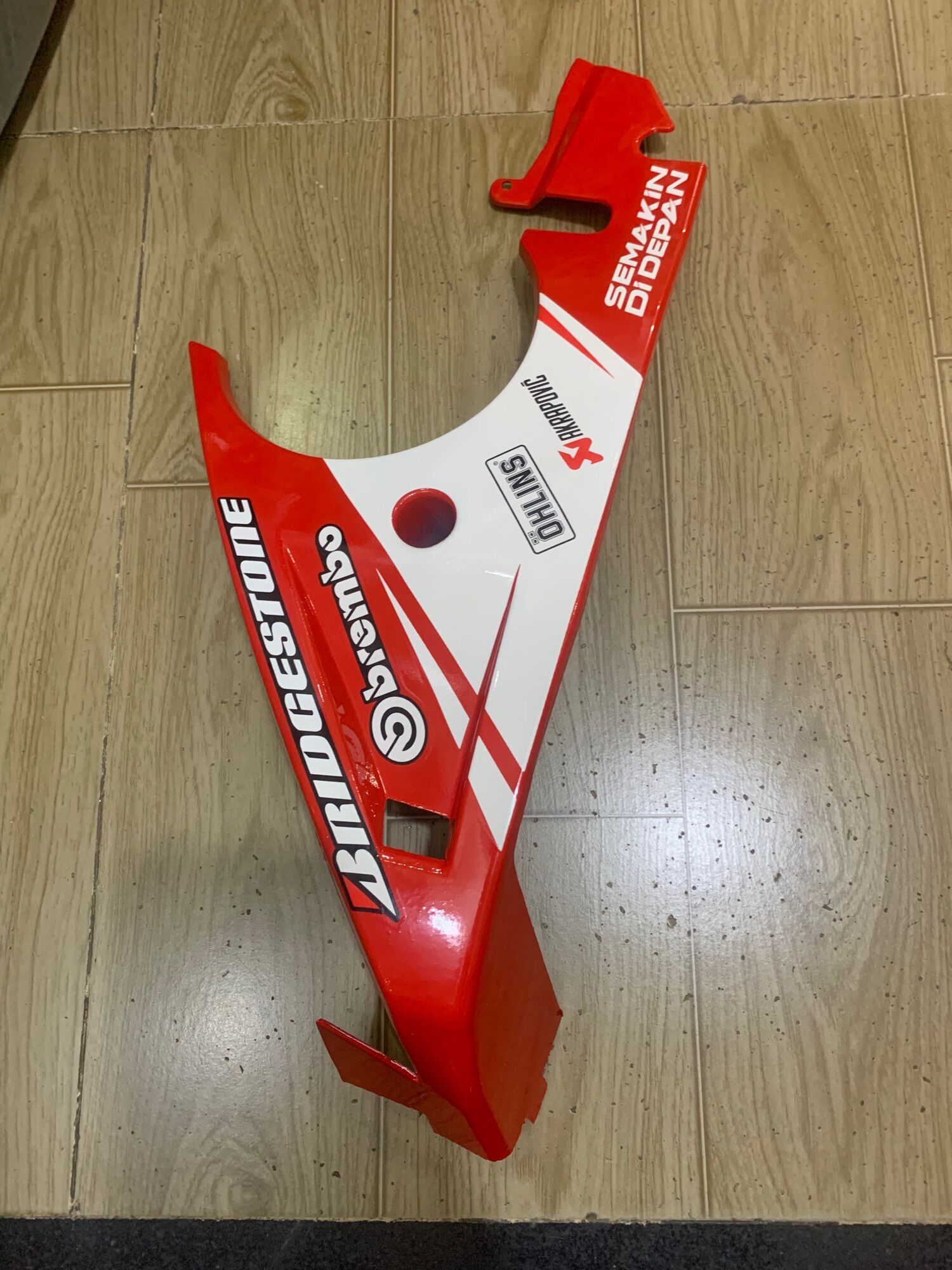 mỏ cày exciter 150 màu đỏ trắng