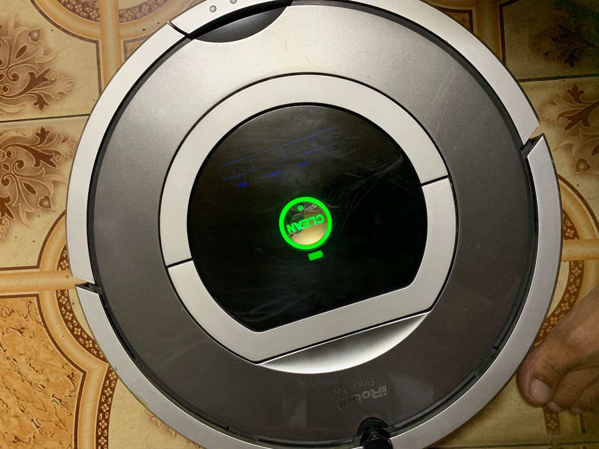 Robot hút bụi , irobot 780 bãi  máy + sạc dock