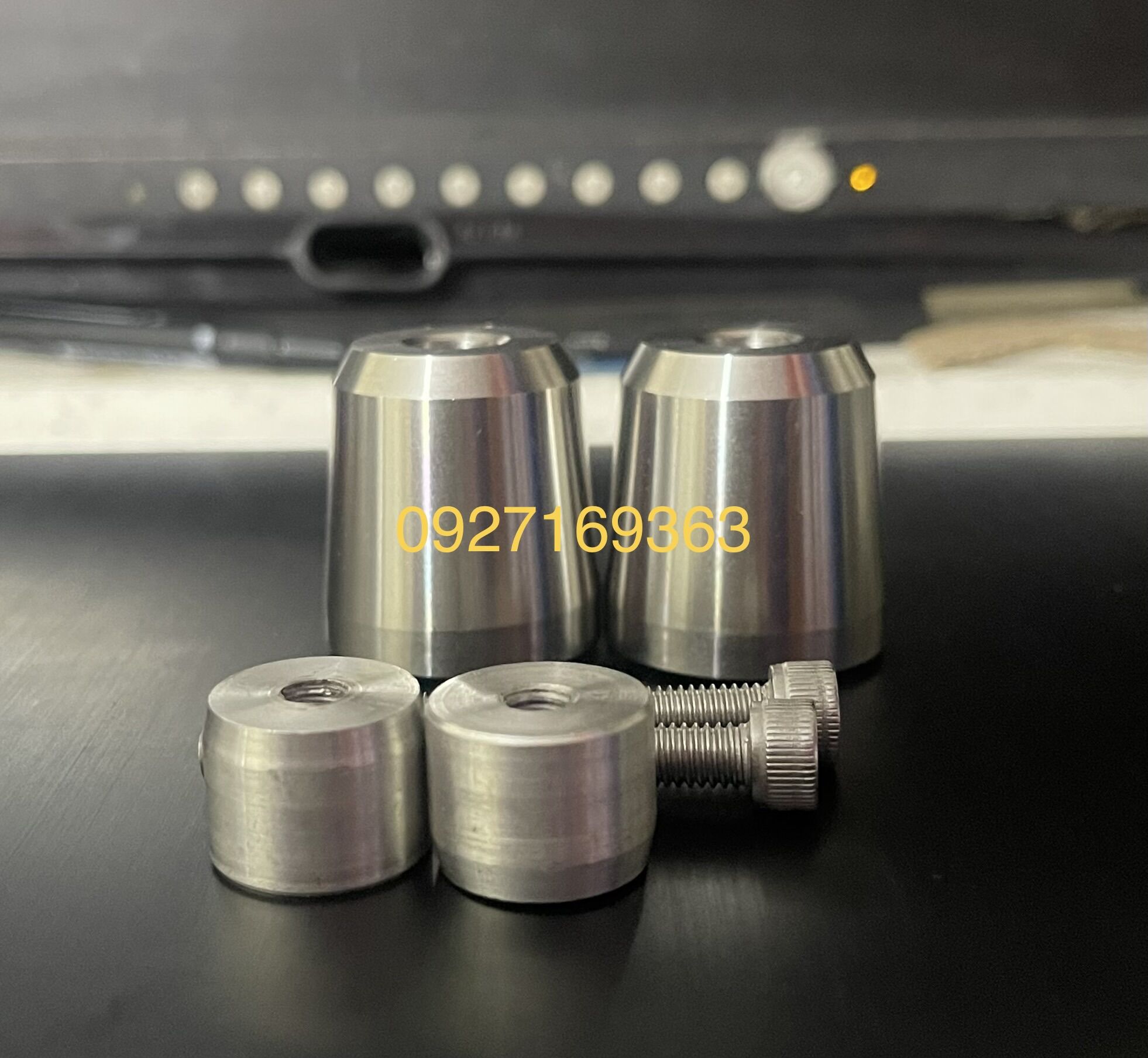 Gù tay lái CNC inox 304 đặc nguyên khối mẫu suzuki , nặng gần 400g giúp cân bằng tay lái .