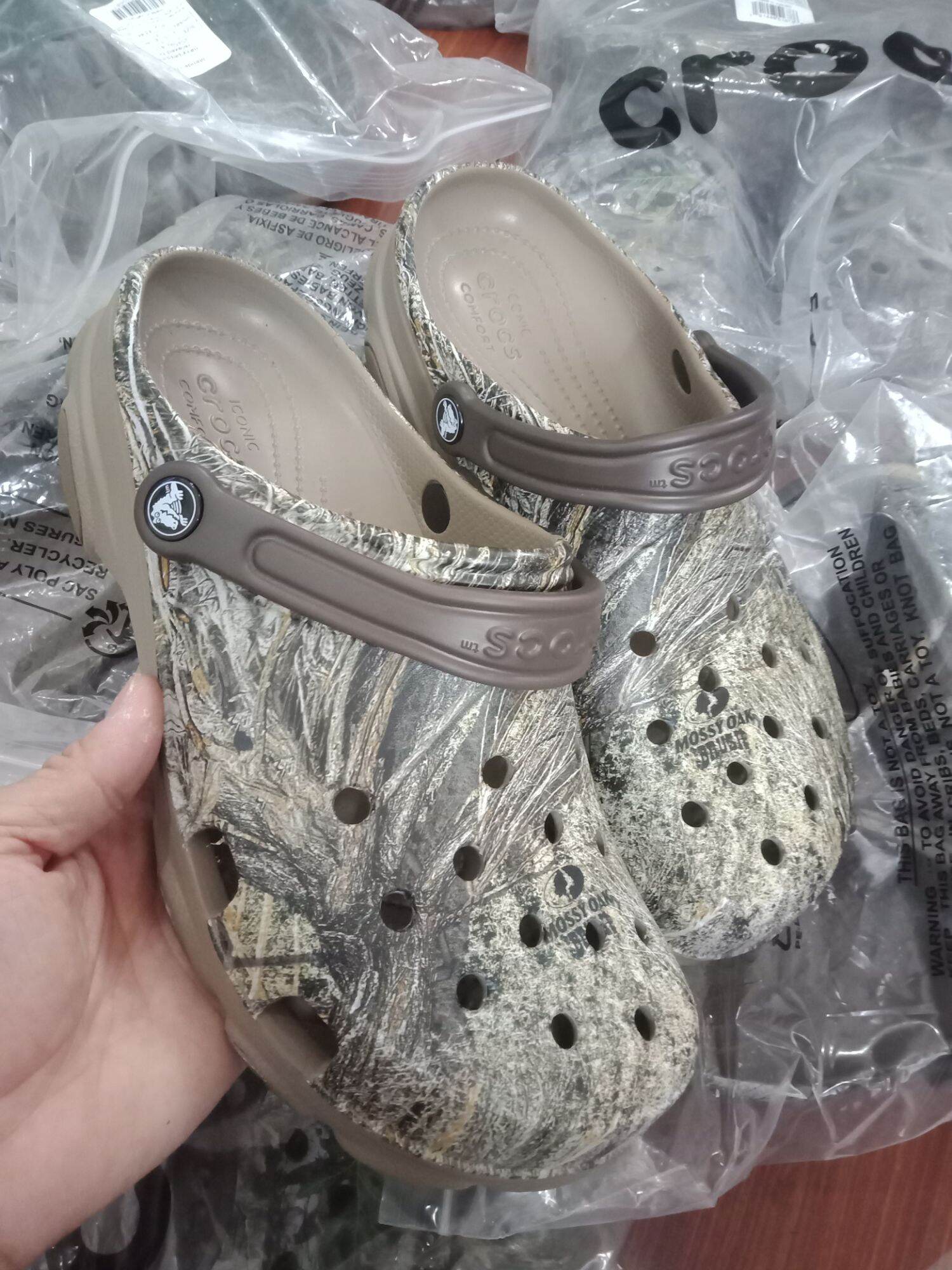( Xả kho) sục clacssic loang galaxy chính hãng. crocs Ninh