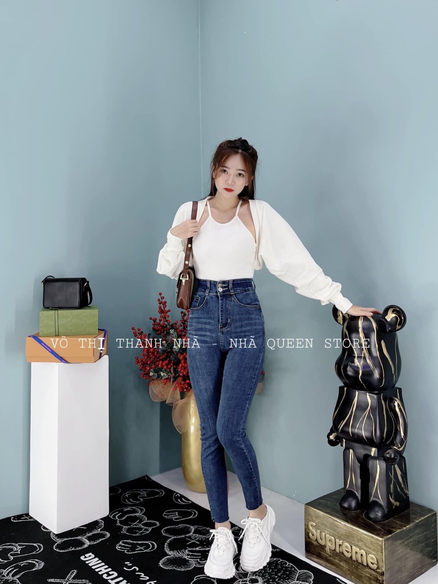 Jeans dài 2 nút lưng cao + set 2 món yếm khoác cánh dơi