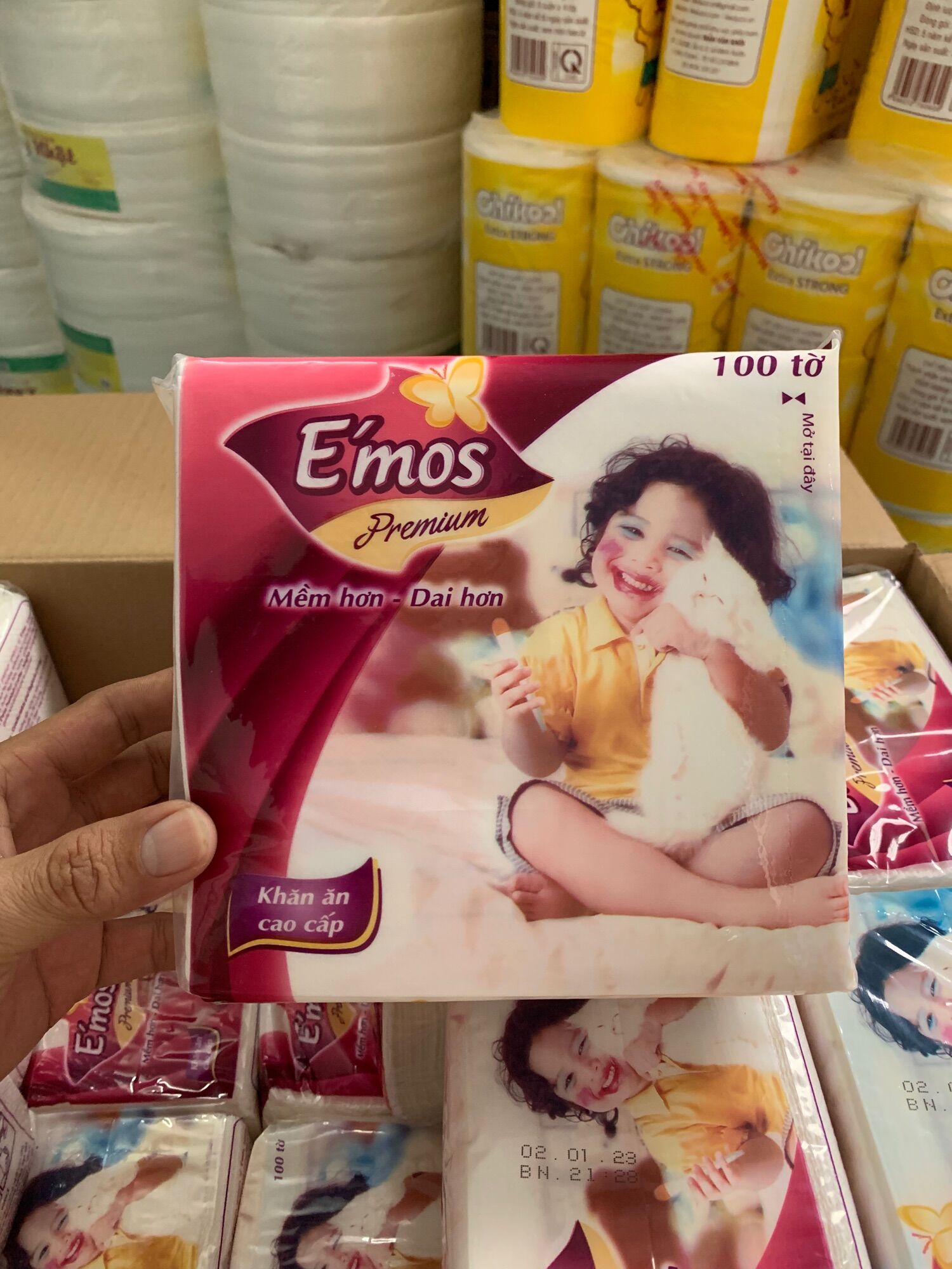 Giấy ăn cao cấp emos 100 tờ siêu mềm mịn và dai