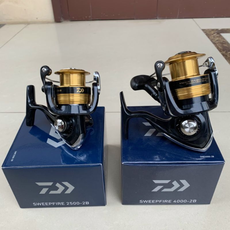 Máy câu daiwa sweepfire 2500 3000 4000 chính hãng