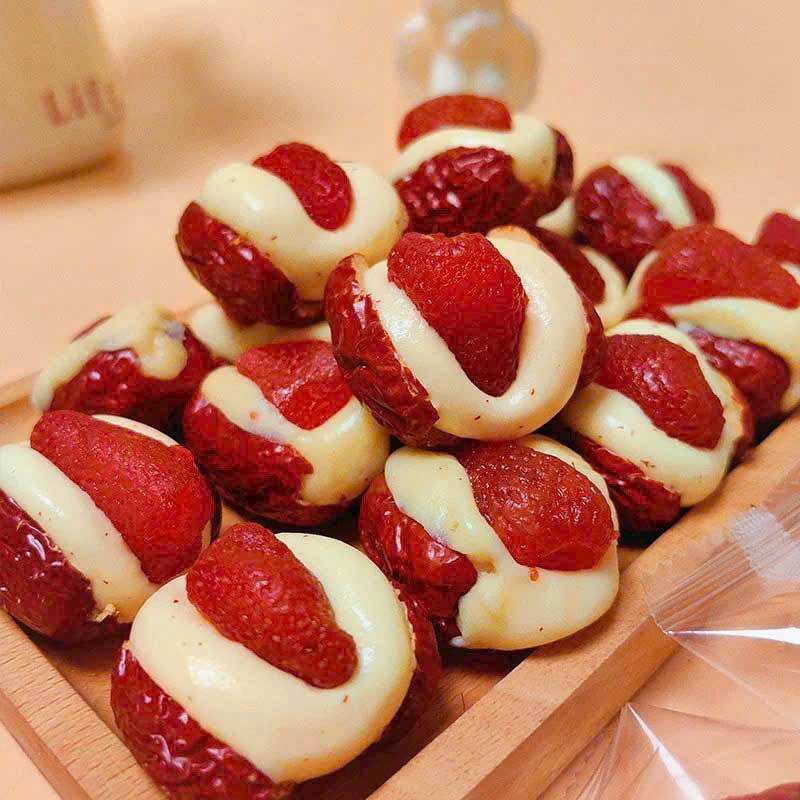 Túi 500g Táo Đỏ Kẹp Sữa Lạc Đà Nhân Dâu Tây Sấy Dẻo Siêu Ngon