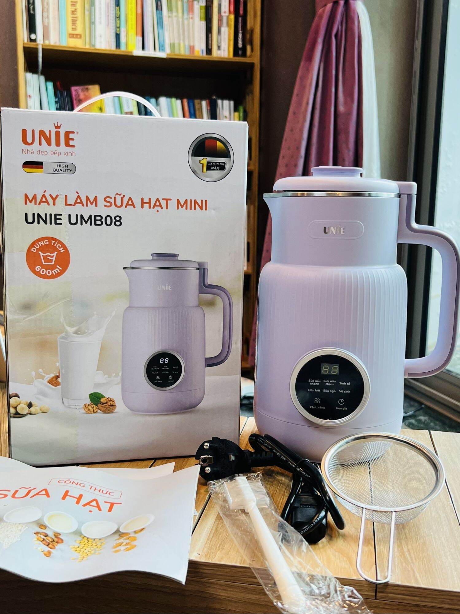 (Quà tặng máy xay thịt) Máy làm sữa hạt mini UNIE UMB08 - công suất 600W