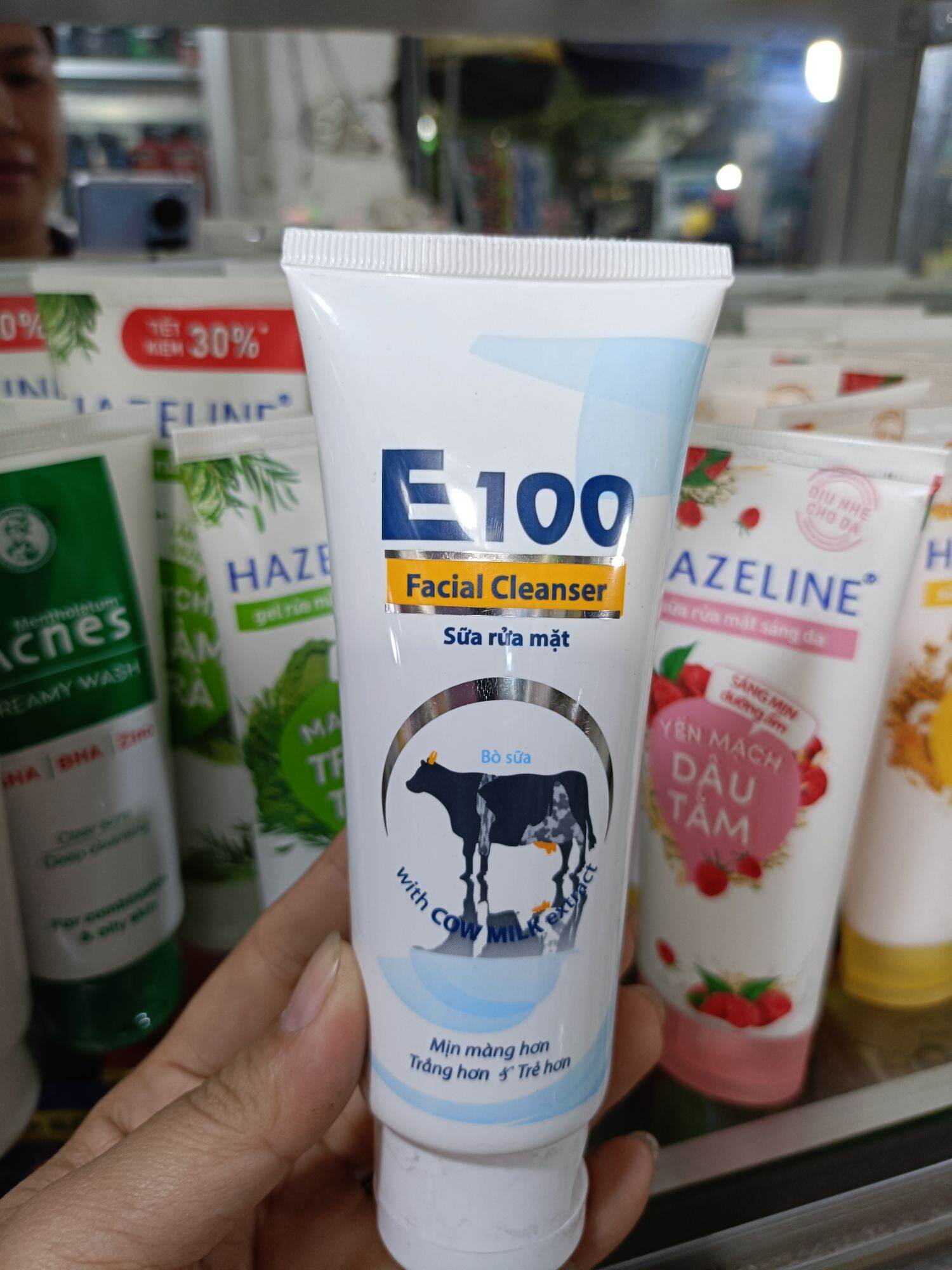 Sữa rửa mặt con bò E100 tinh chất sữa bò dưỡng ẩm chống lão hóa tẩy sạch bụi bẩn bã, nhờn và ngừa mun