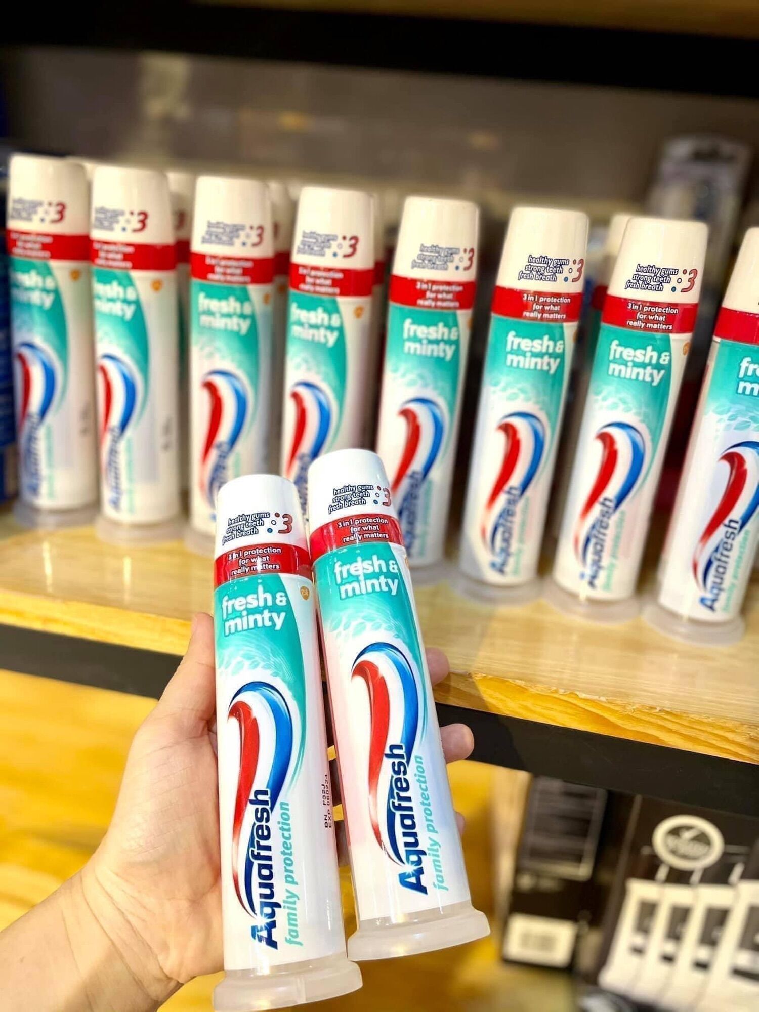 Kem Đánh Răng Aquafresh Dạng Ống size 100ml
