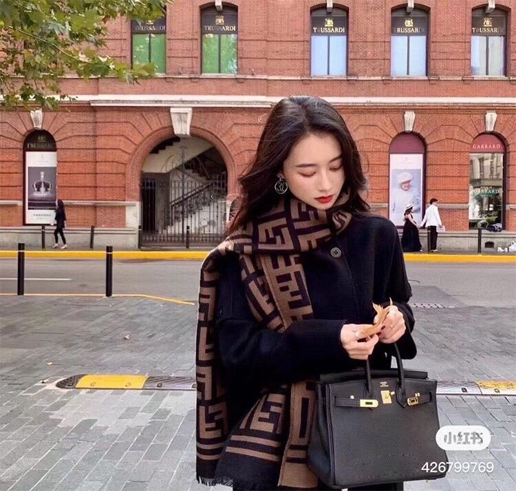 Khăn dạ Fendi