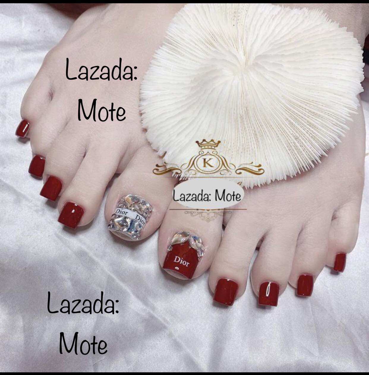 Nailbox-Móng chân úp nails thiết kế đỏ đô phối đá lấp lánh