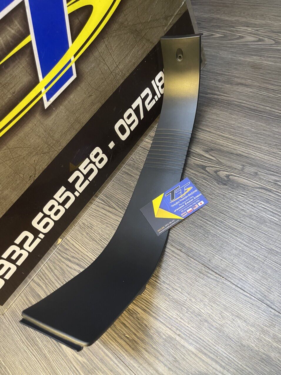 Yếm đen giữa Su Sport/Xipo/RGV/Satria 2K (Nhám) Zin