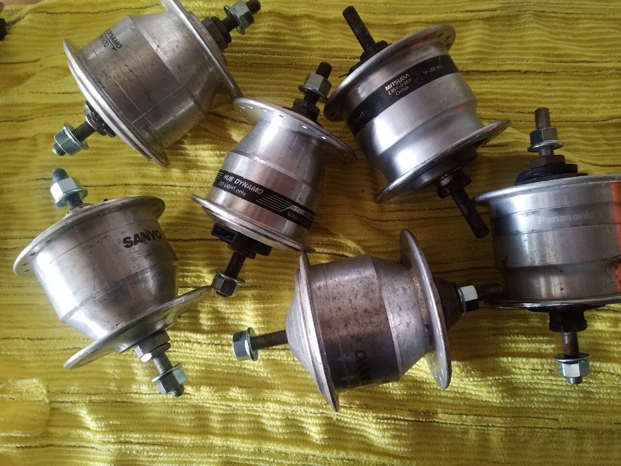 may ơ phát điện trước xe đạp nhật bãi