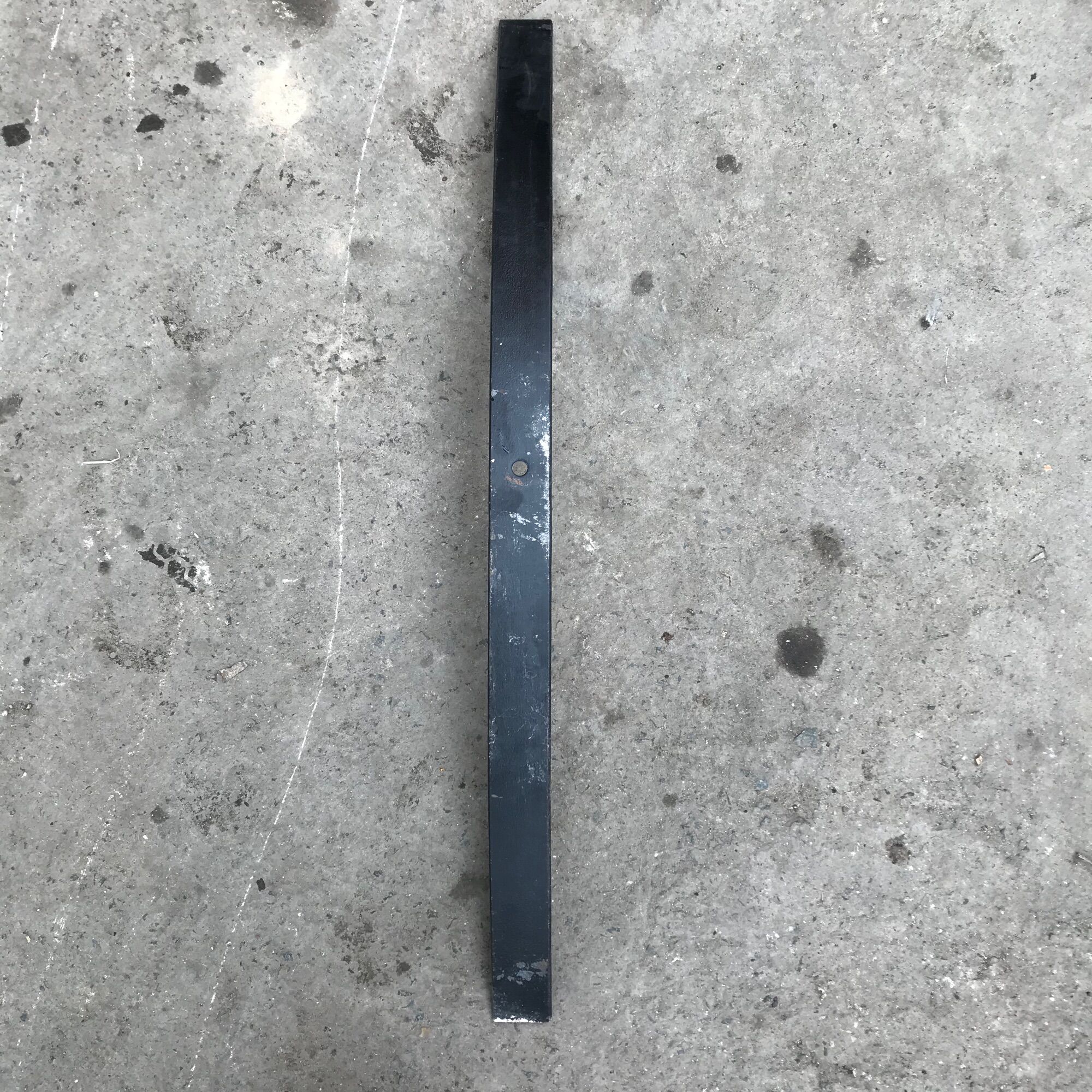 1 lá nhíp trong bộ giảm sóc cho xe ba gác hoặc xe lôi bản rộng 5cm dài 87cm