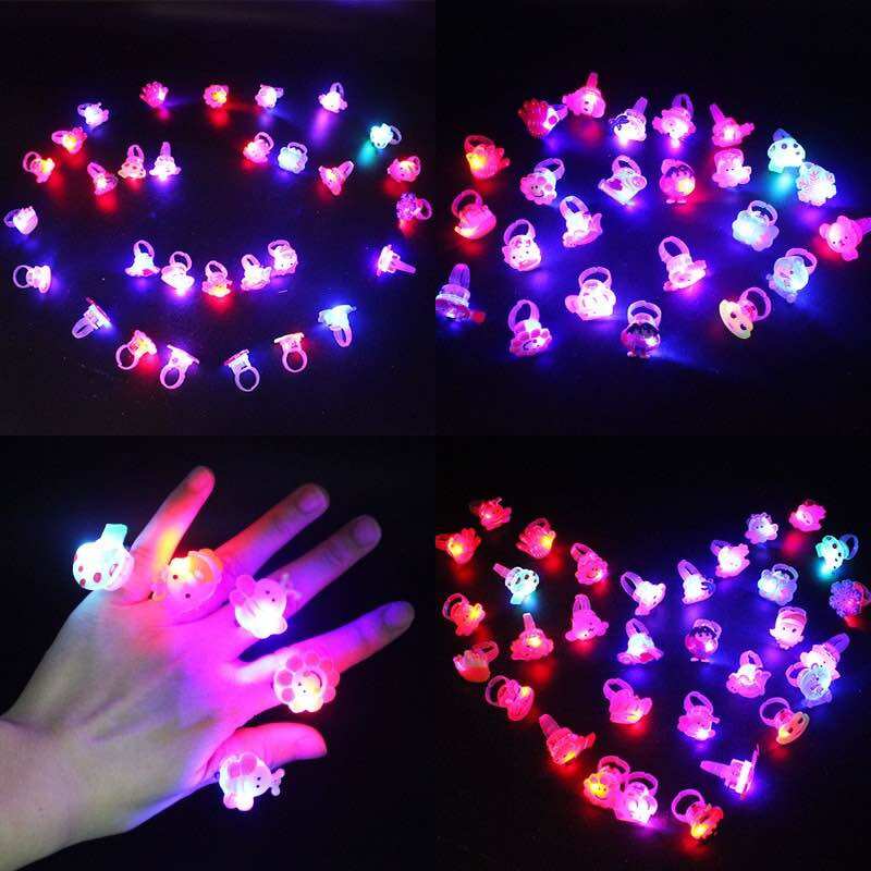 Nhẫn nhựa phát sáng siêu độc lạ