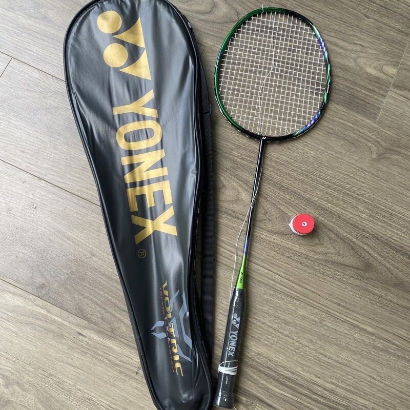 Vợt cầu lông yonex khung cacbon siêu hot (khuyến mãi căng dây và cuốn cán)