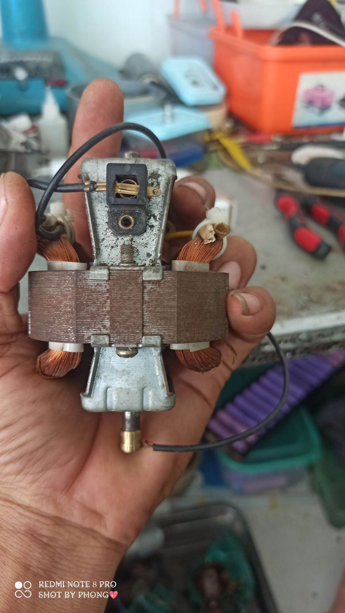 motor máy xay sinh tố tháo máy.