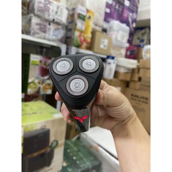 Máy cạo râu du lịch S1301/02, cạo râu dễ dàng và êm ái.