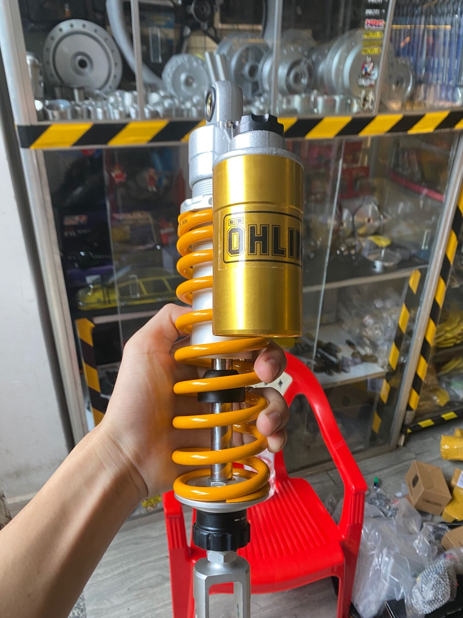 Phuột ohlin bình dầu trên vario click vision mio