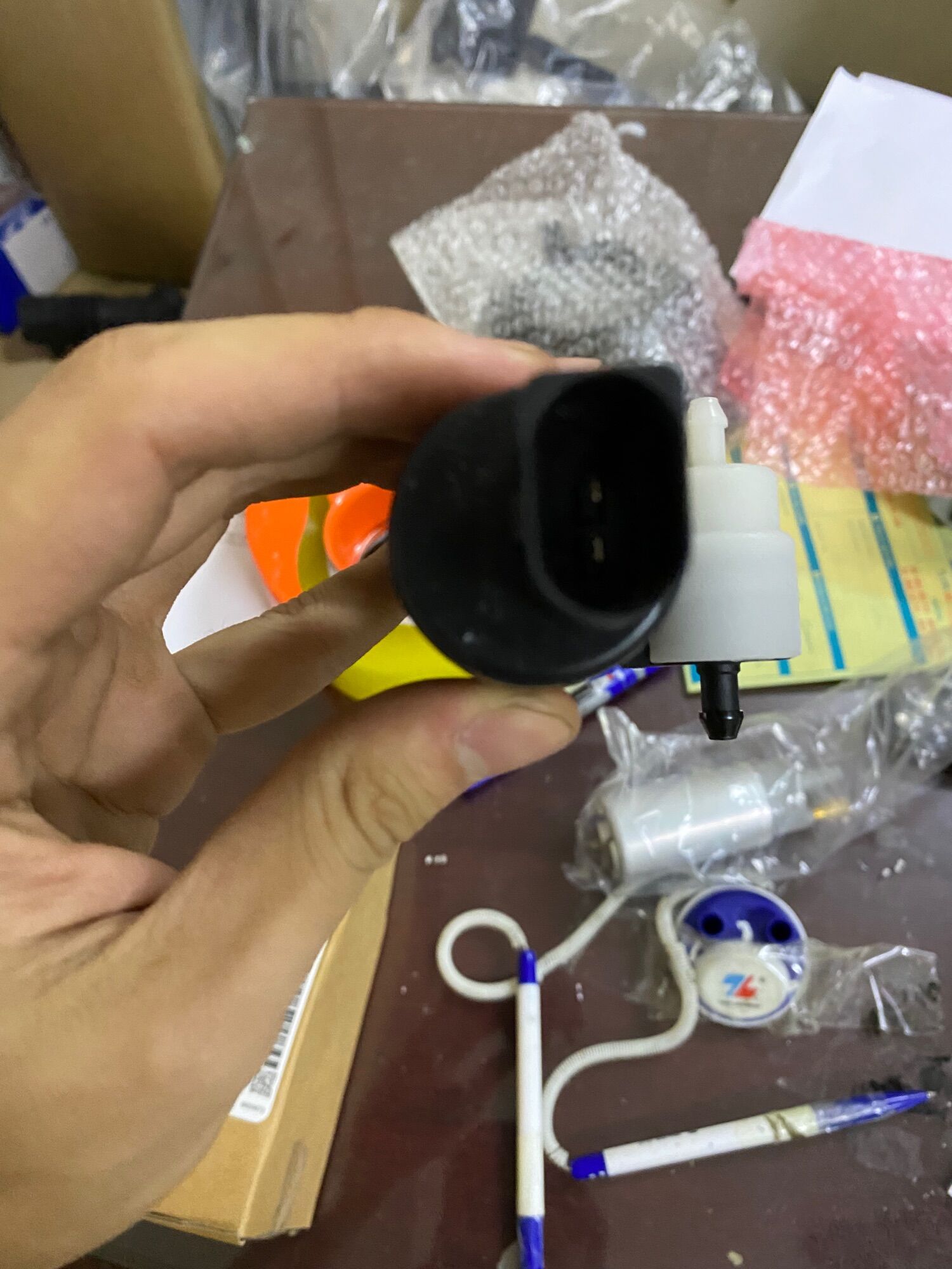 Mô tơ Bơm nước rửa kính Orlando Gm:13250357