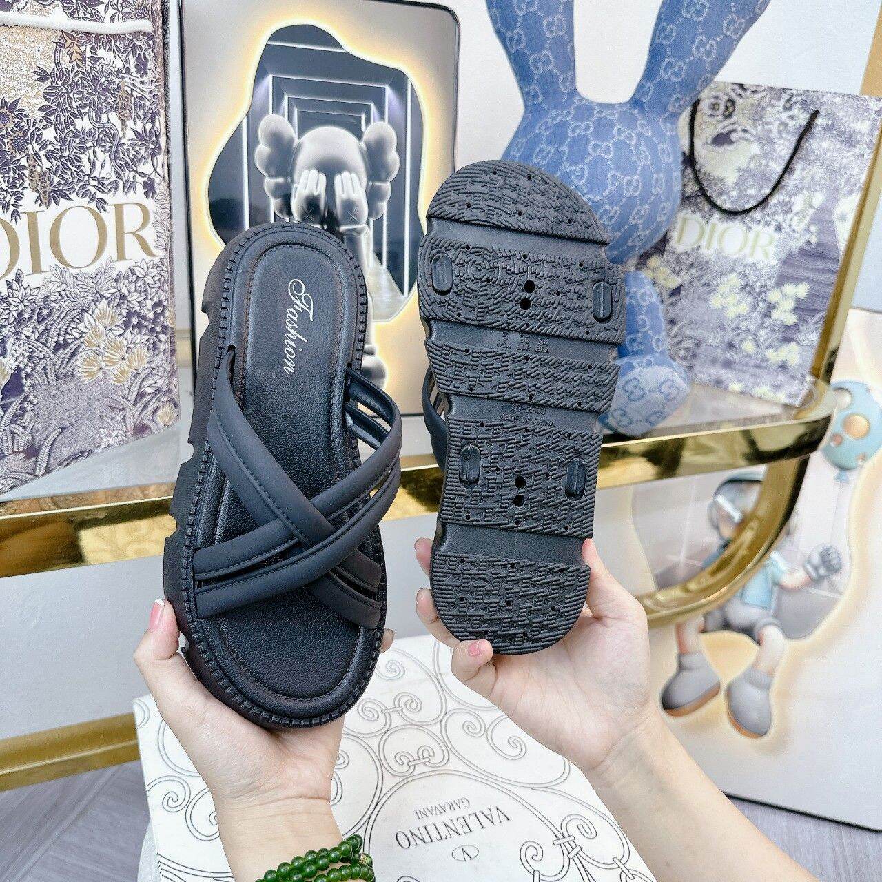 Dép nhựa nữ thời trang mẫu mới
