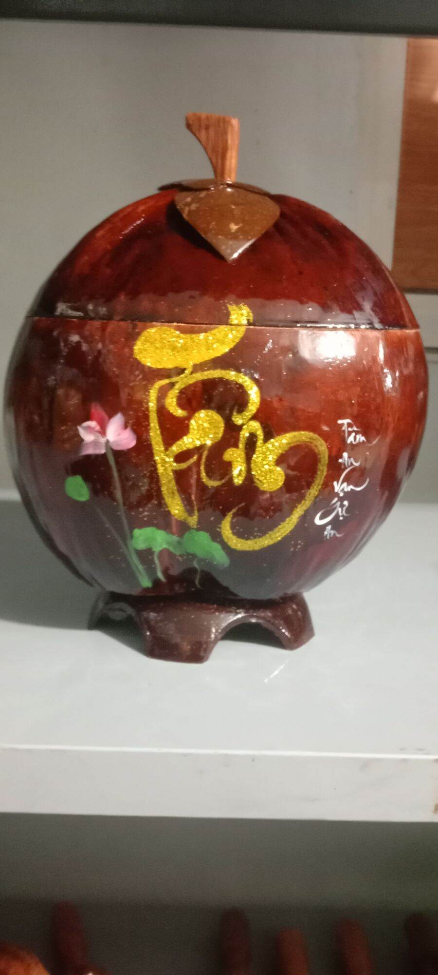 Quả dừa khô làm bình ủ trà kèm ấm tích