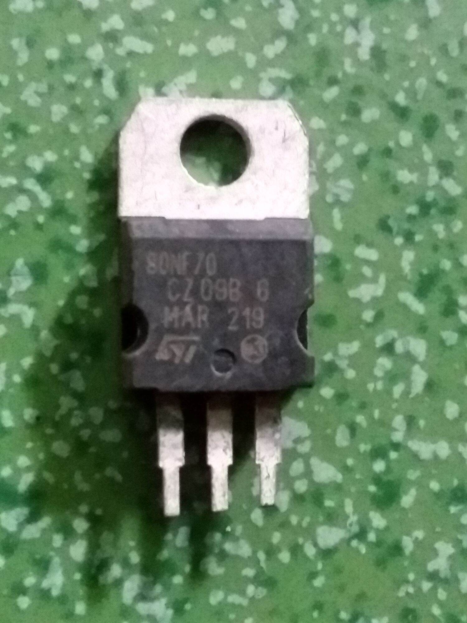 1 chiếc mosfet 80nf70 lưng đồng