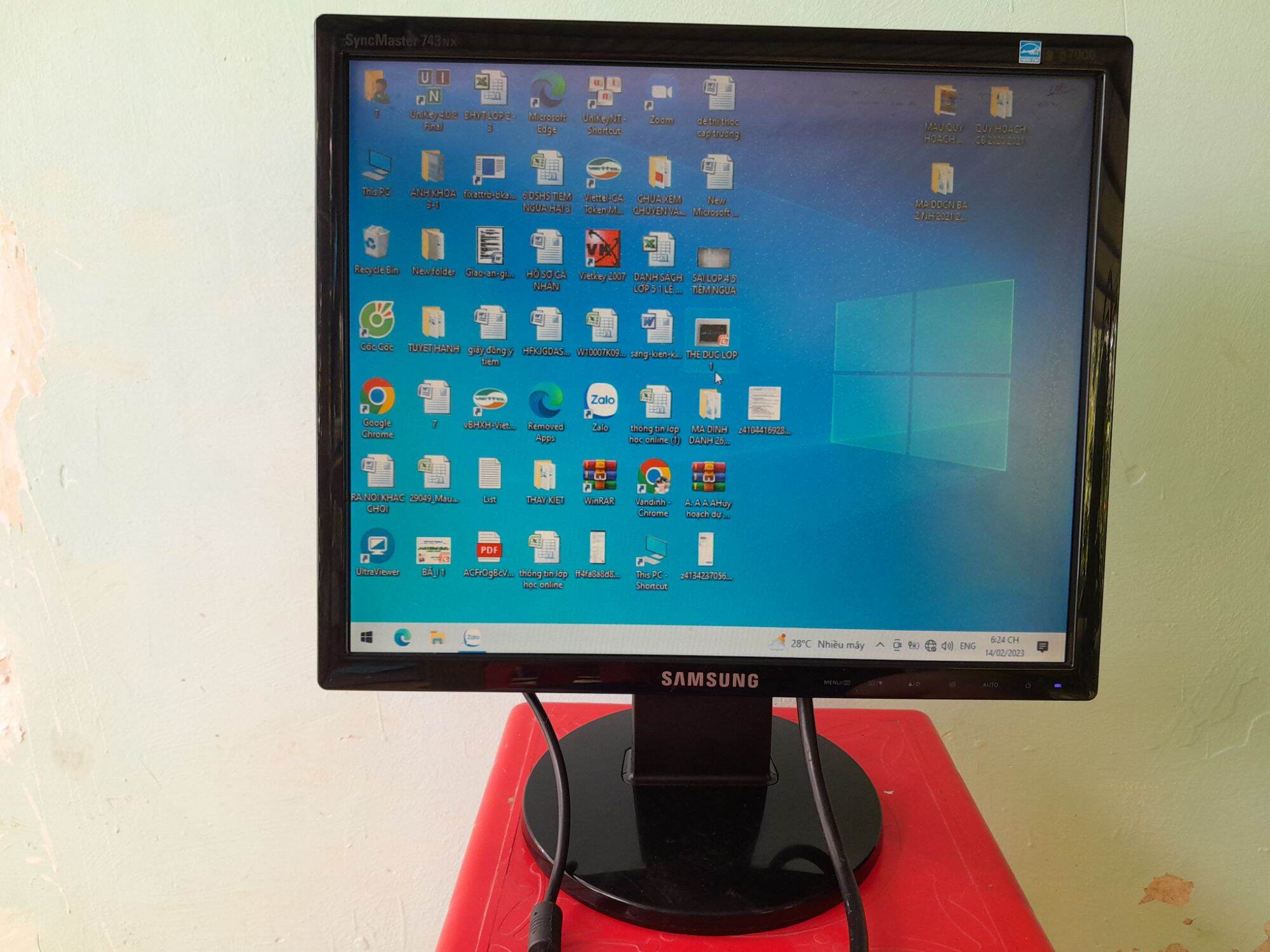 Màn hình LG, HP, Bên Q, giá  400k, màng hình đẹp 95%.