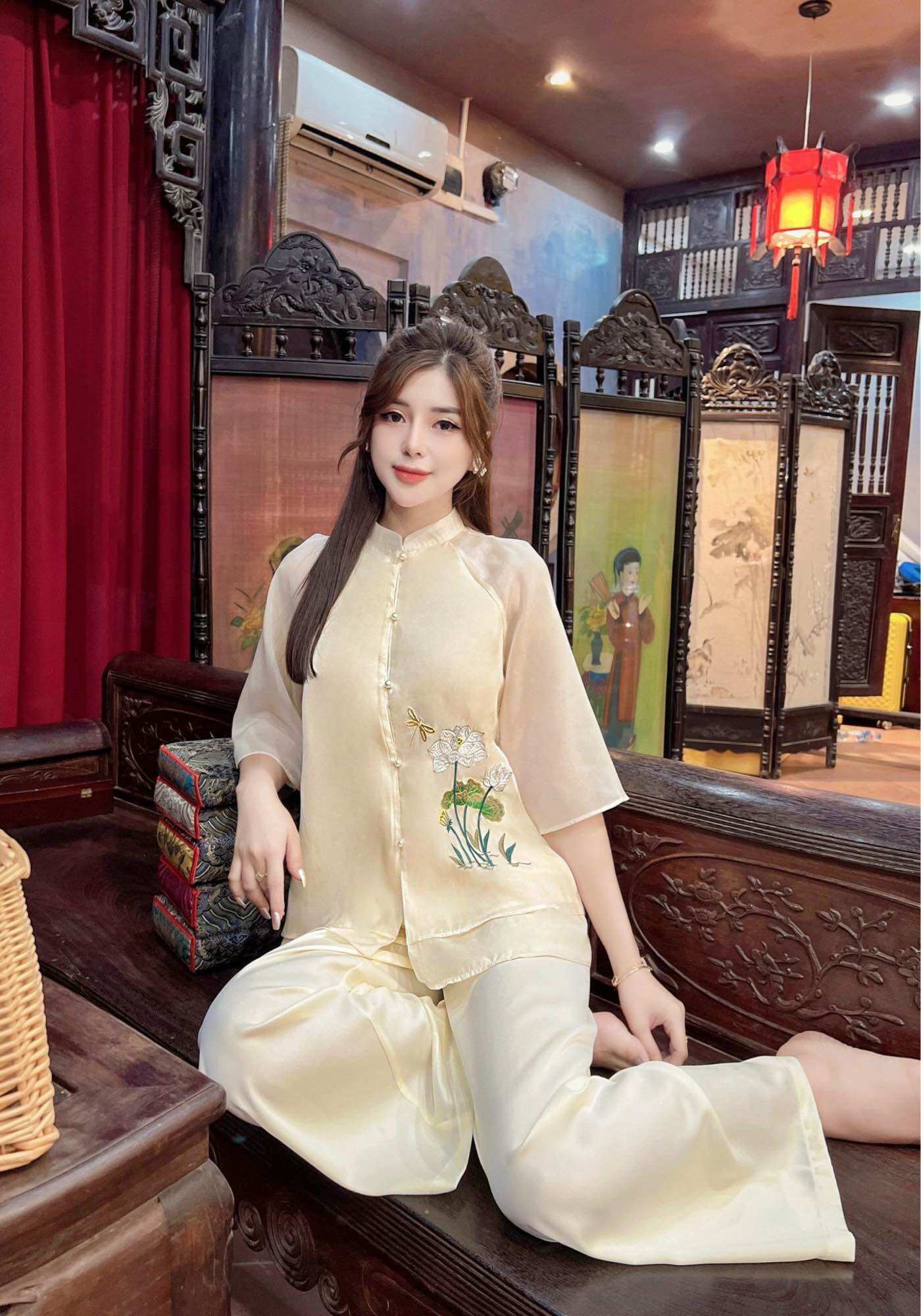 Bộ lụa voan tơ cao cấp thanh liễu thêu nổi