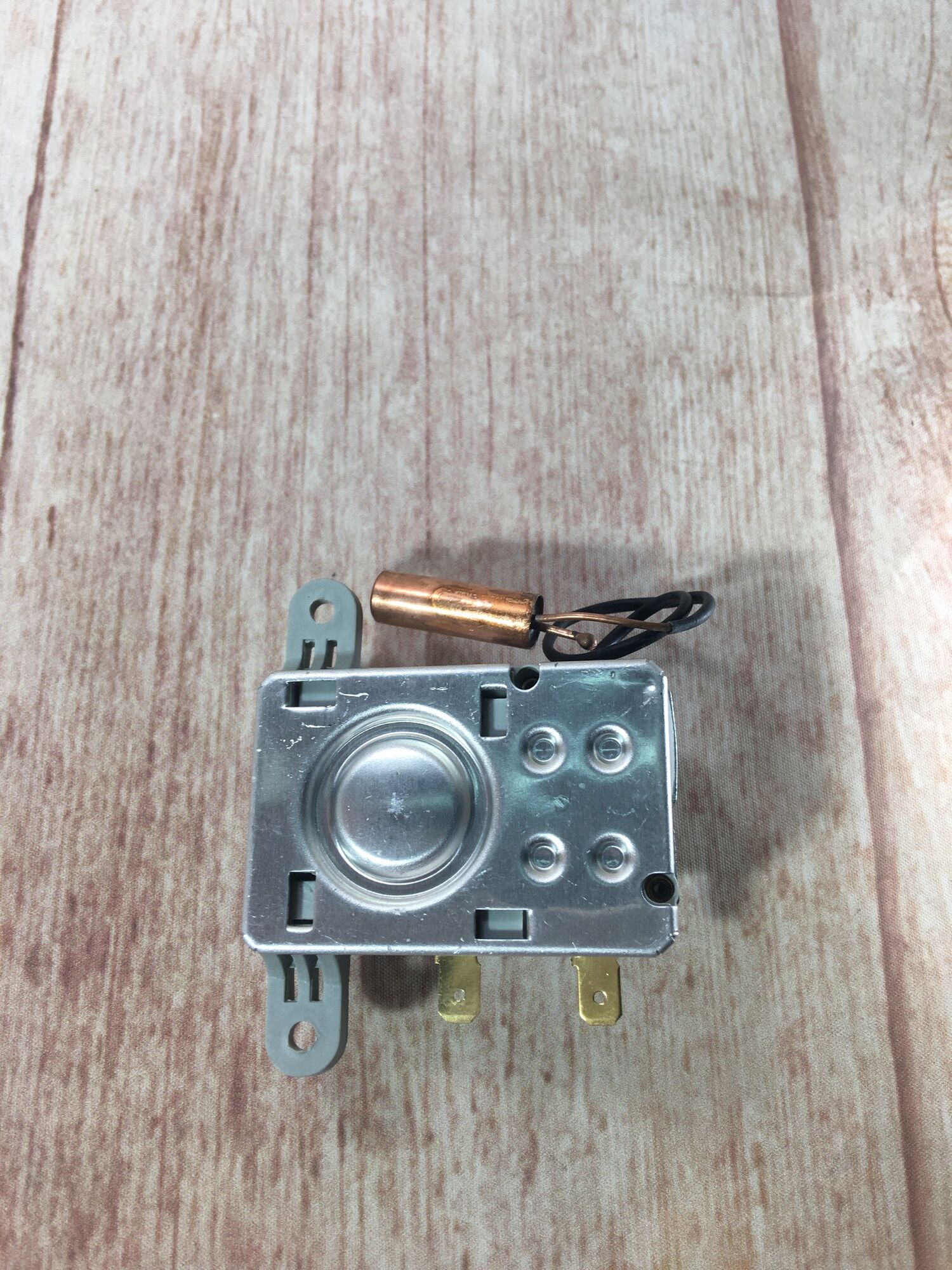 Rơ le máy nước nóng  ariston