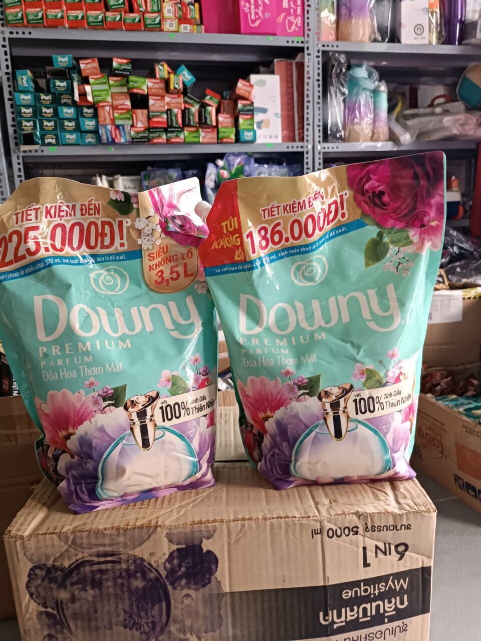 NƯỚC XẢ VẢI DOWNY 3 LÍT ĐÓA HOA THƠM MÁT