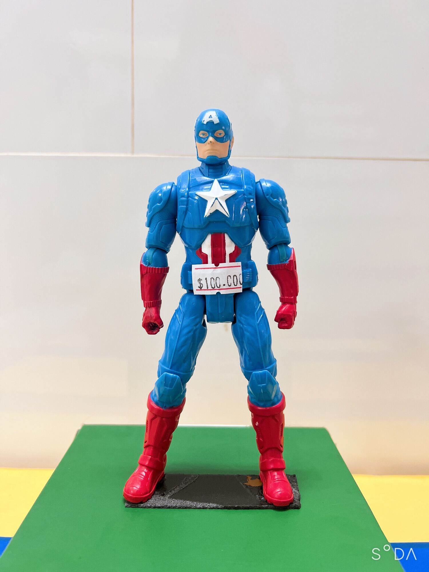 Mô hình nhân vật Captain America  đã qua sử dụng