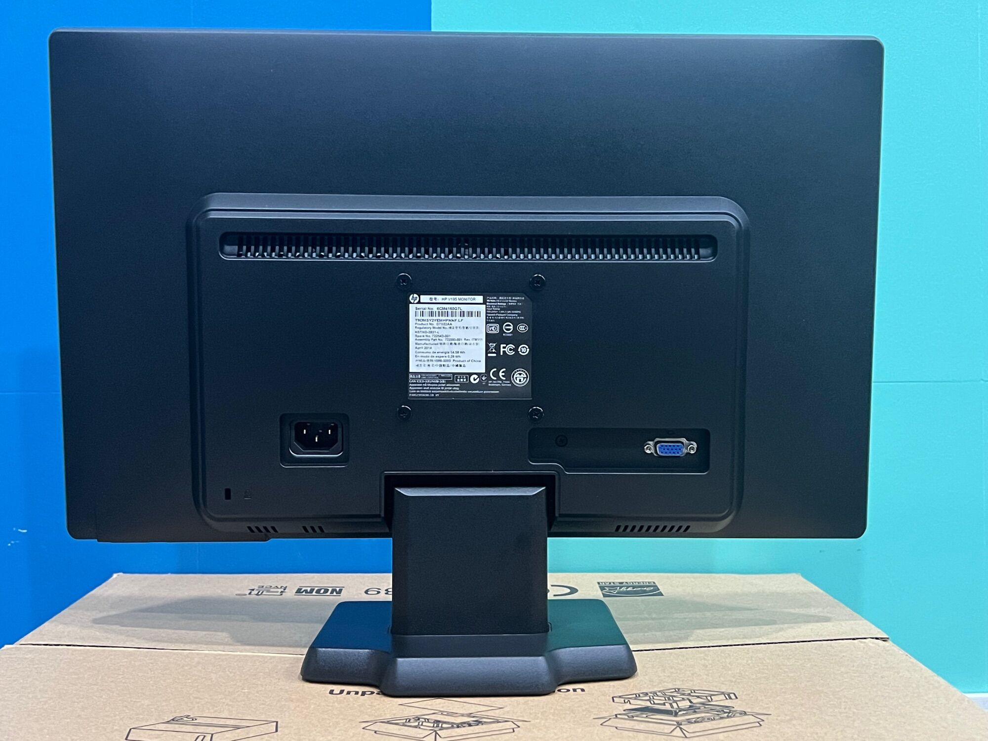 Màn Hình Máy Tính HP V195 19.5inch/HD+/5ms/VGA/FullBox
