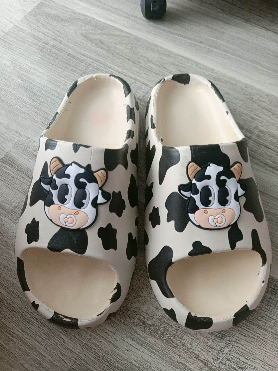 (Dép Nữ) Bánh Mì Bò Sữa Đốm Cực Dể thương ( Form nhỏ nên chọn tăng 1 size)