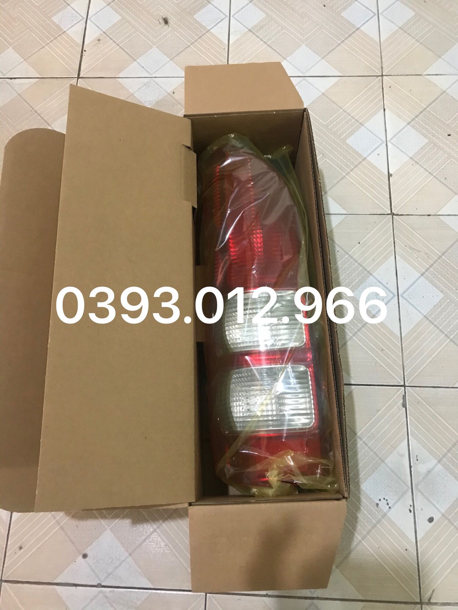 ĐÈN HẬU TOYOTA HIACE