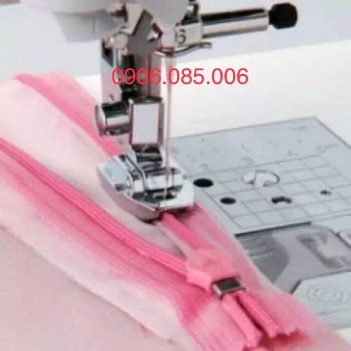 Chân vịt tra khoá giọt lệ và 20 chiếc kim máy may gia đình.