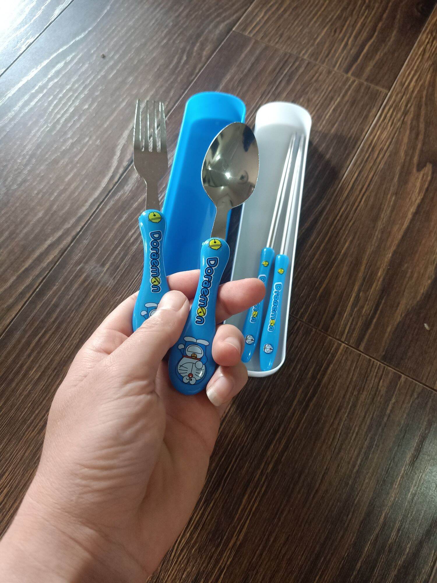 Sét 3 sản phẩm đũa, thìa, dĩa tập ăn cho bé, hình Doraemon